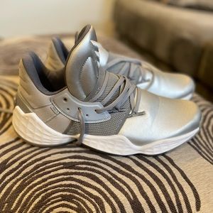 James Harden volume 4 basketball shoes